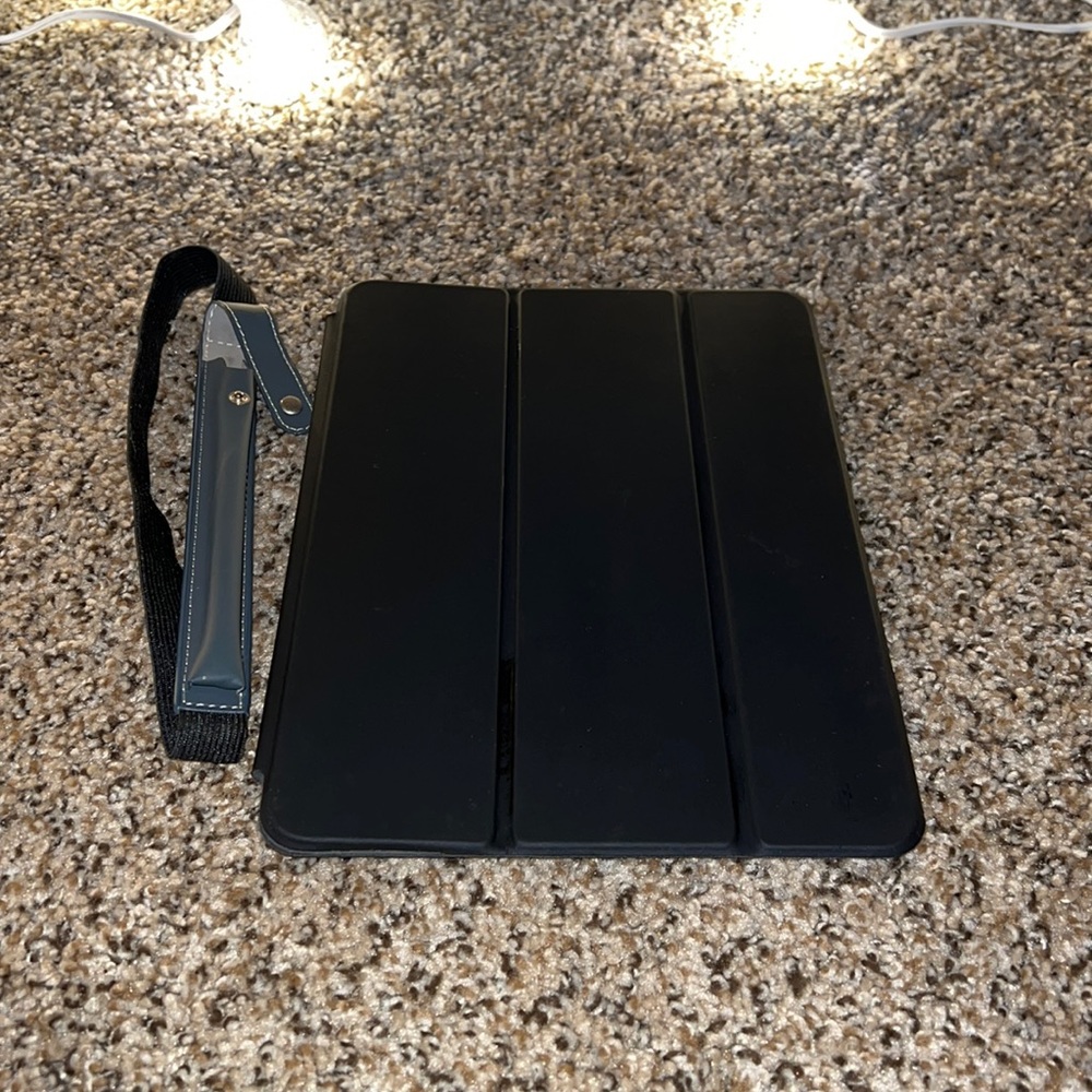 MoKo magnetic smart folio case  & Jisoncase Apple Pencil holder
